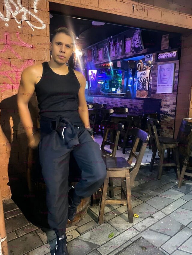FOTOS DE 23CM VERGA PREÑADORA FULL VOLEO BATIENDO LA LECHE EN TU CULO