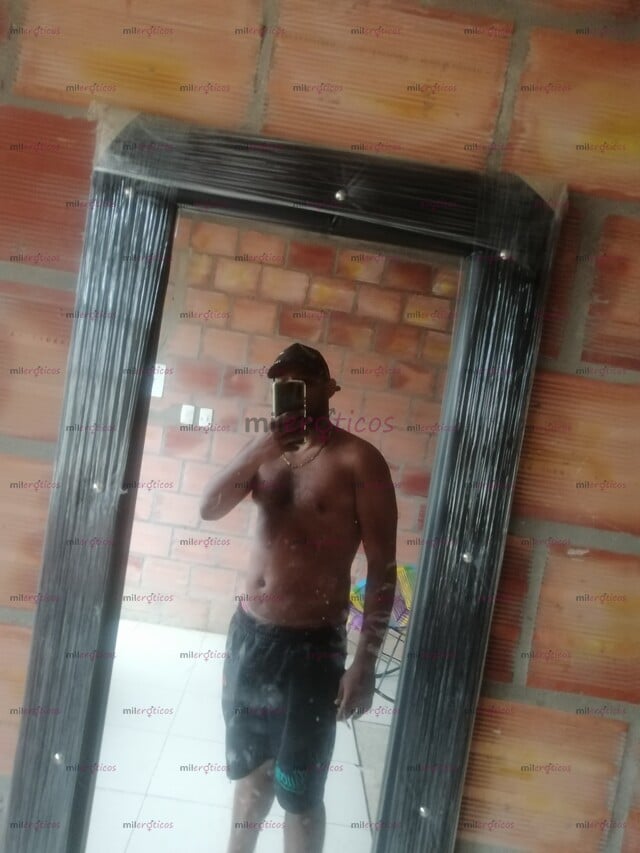 FOTOS DE MORENO CALIENTE CON GANAS DE PASARLA BIEN Y SATISFACER TODOS SUS FETICHES