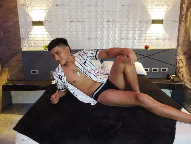 FOTOS DE JOVEN RELAJADO SERIO, CON GANAS DE HACER LO QUE MÁS TE GUSTA