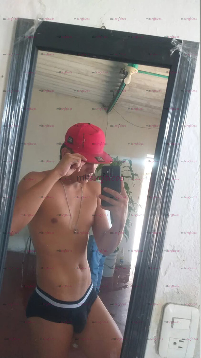 FOTOS DE JOVEN RELAJADO SERIO, CON GANAS DE HACER LO QUE MÁS TE GUSTA