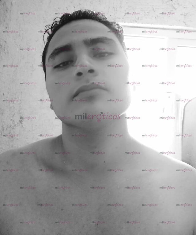 FOTOS DE SOY LO QUE NECESITAS PARA UNA NOCHE DE PLACER.MORENO FOGOSO Y CALIENTE