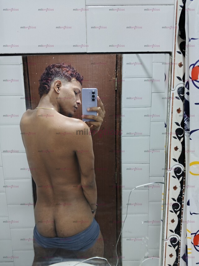 FOTOS DE JUAN CAMILO , ESBELTO Y MUY SEXY , ATRACTIVO .