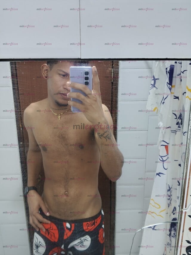 FOTOS DE JUAN CAMILO , ESBELTO Y MUY SEXY , ATRACTIVO .