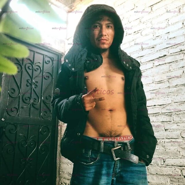 FOTOS DE CHACALITO MAMADOR,MORBOSO, CUMPLIENDO FANTASIAS Y CON TODA LA ACTITUD...
