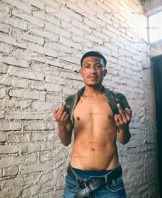 FOTOS DE CHACALITO MAMADOR,MORBOSO, CUMPLIENDO FANTASIAS Y CON TODA LA ACTITUD...