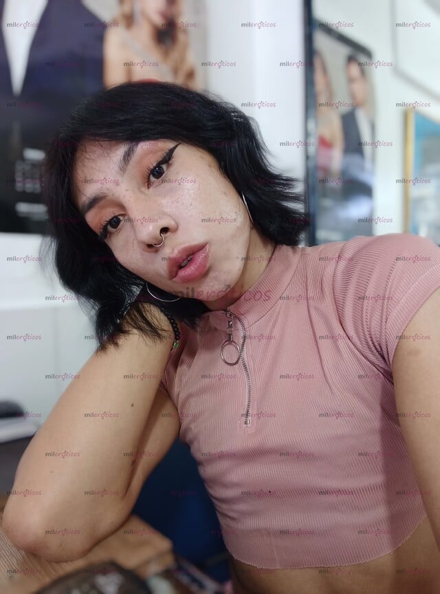 FOTOS DE SALÓN DE BELLEZA, SERVICIO DE CORTE, DEPILACIÓN Y SEXO