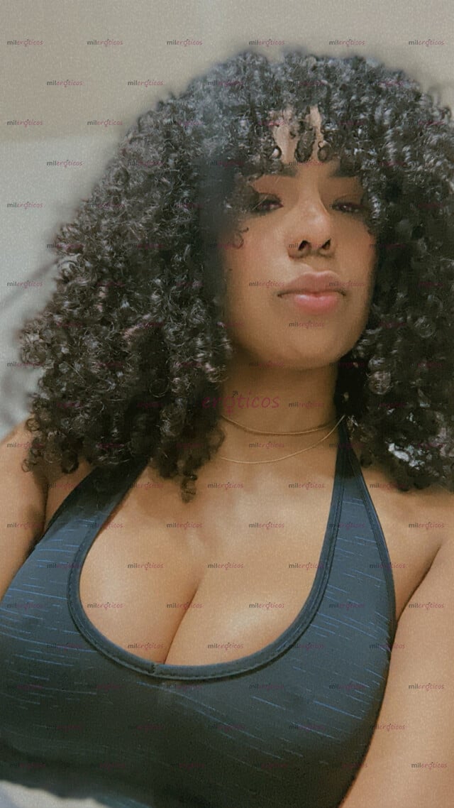 FOTOS DE DOMINICA , PIEL MORENA PELO NATURALMENTE CHINOS CON UNA CARISMA INCREÍBLE QUE TE