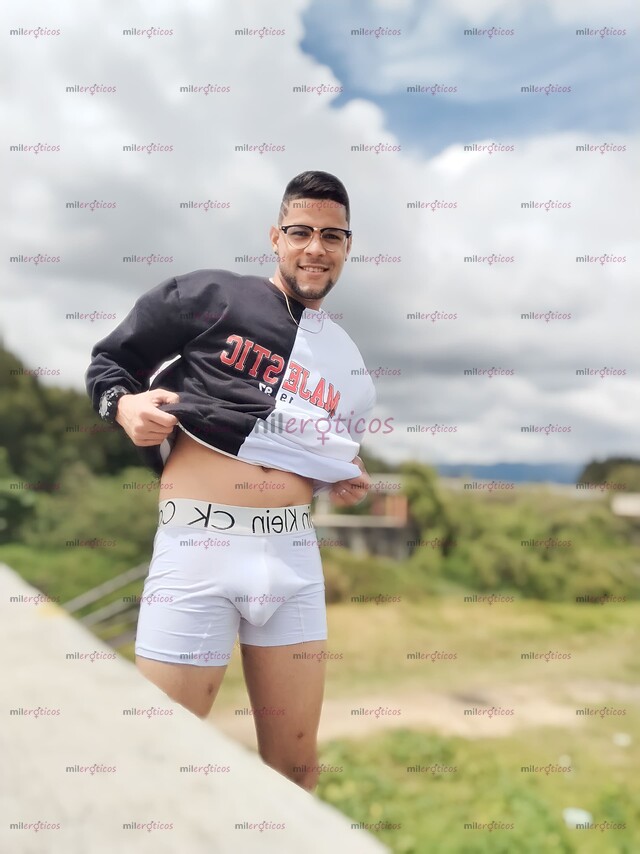 FOTOS DE ALBERTH CHICO BIX 100% ACTIVO COMPLACIENTE CON UNA VERGA DE 21 CM.