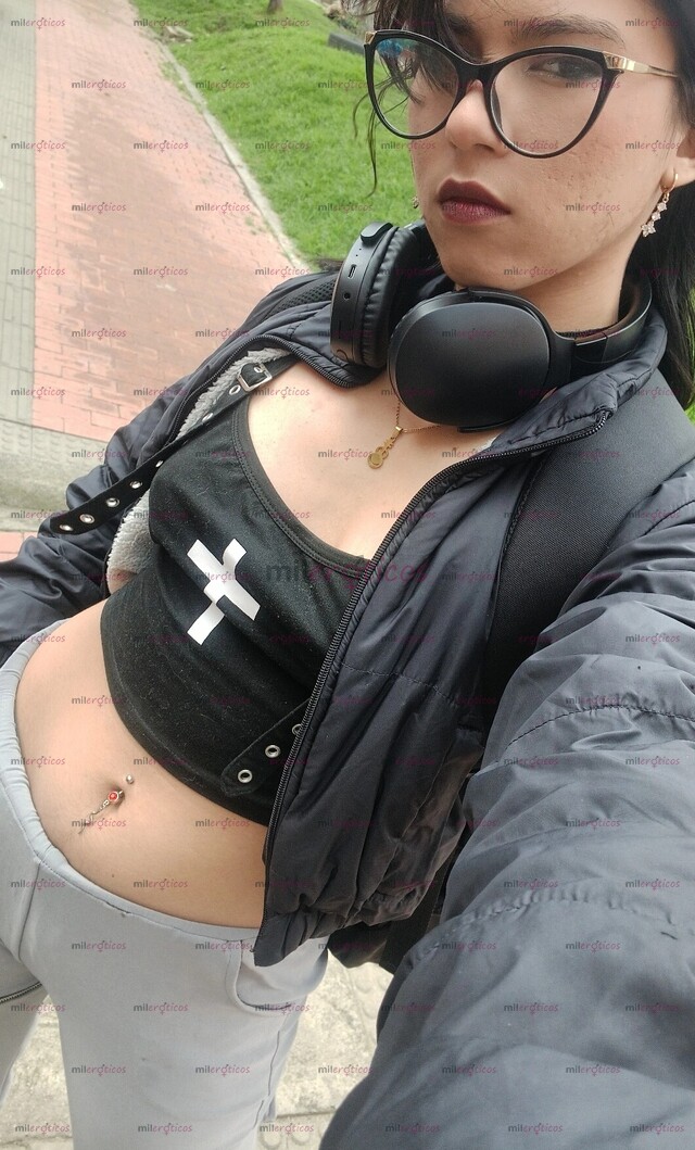 FOTOS DE FLAQUITA NALGONA, JOVENCITA BLANQUITA, PIERNAS DE BARBIE, CABELLO NEGRO, BONITA