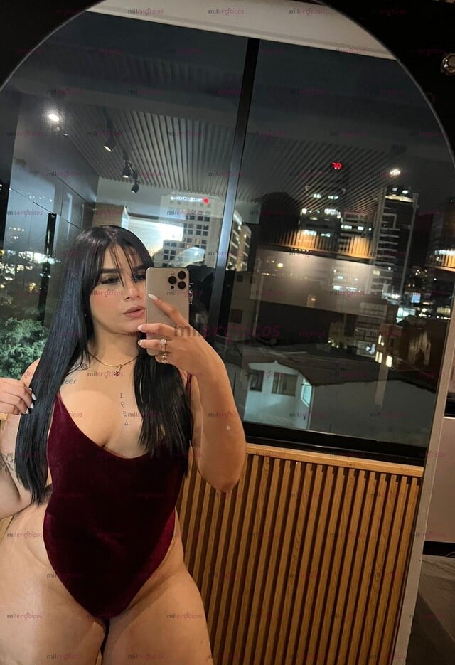 FOTOS DE EXCLUSIVA MUJER ELEGANTE CON UN HERMOSO CUERPO NATURAL