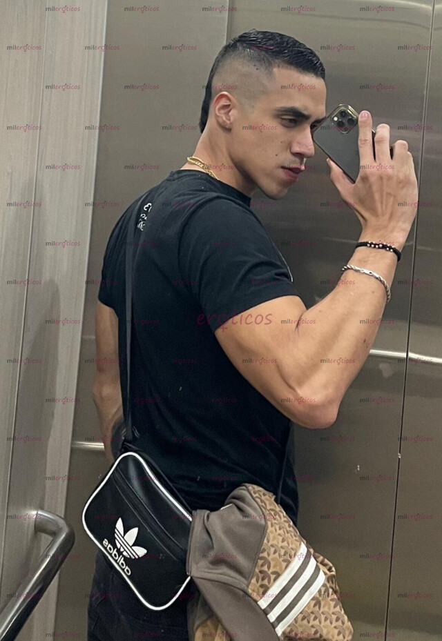 FOTOS DE VERSÁTIL BUEN PORTE JOVEN VARONIL DISPONIBLE