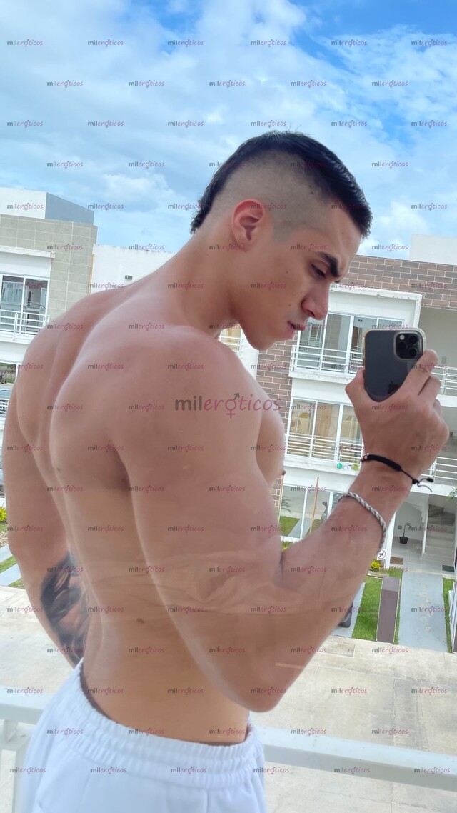 FOTOS DE VERSÁTIL BUEN PORTE JOVEN VARONIL DISPONIBLE