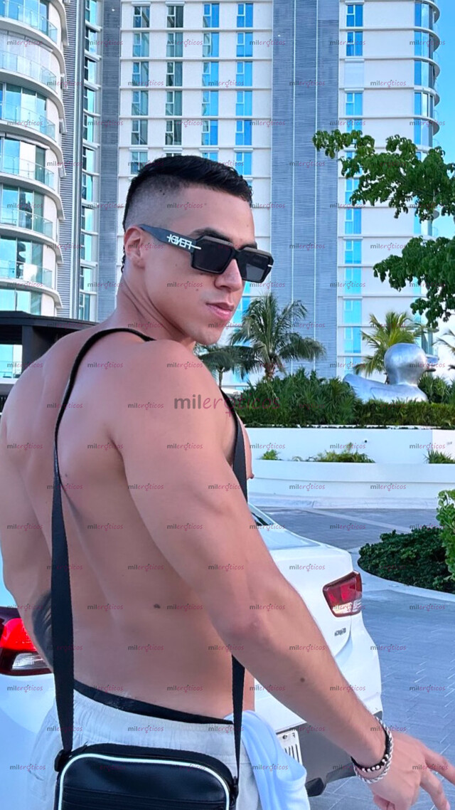 FOTOS DE VERSÁTIL BUEN PORTE JOVEN VARONIL DISPONIBLE