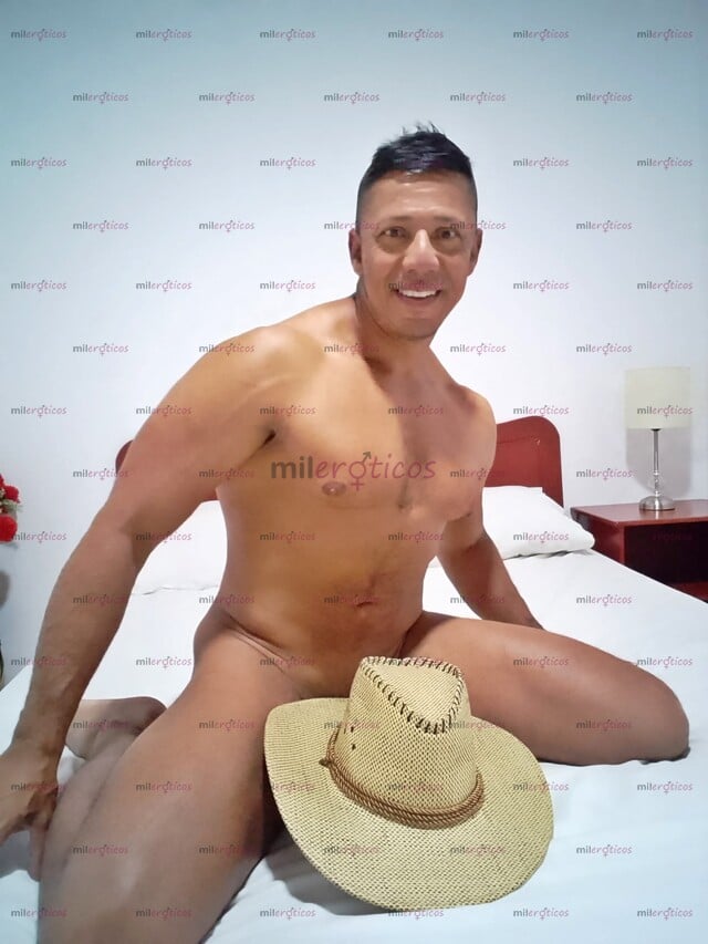 FOTOS DE ANDRÉS CHICO MASAJISTA PARA HOMBRES VIP BOGOTA NORTE CUERPO A CUERPO