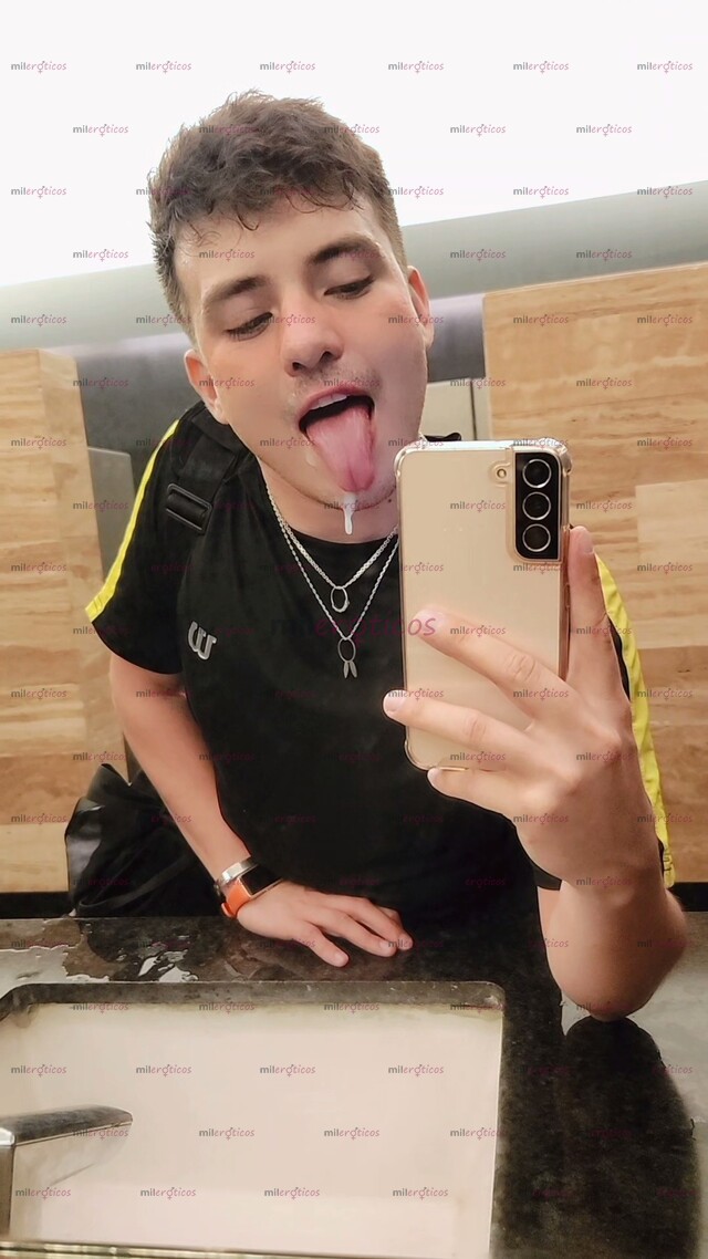 FOTOS DE IAN DE ENCANTADOR CHICO DEL APARTAMENTO 512