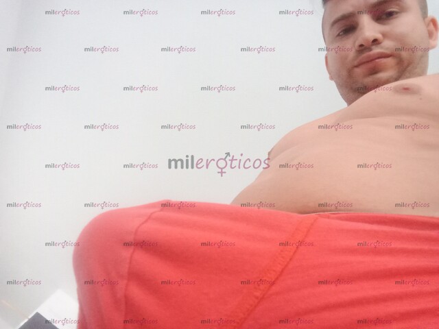 FOTOS DE COMPLACIENTE TOTAL SERIO Y ASEADO ME GUSTA LOS TRÍOS SI SE TRATA