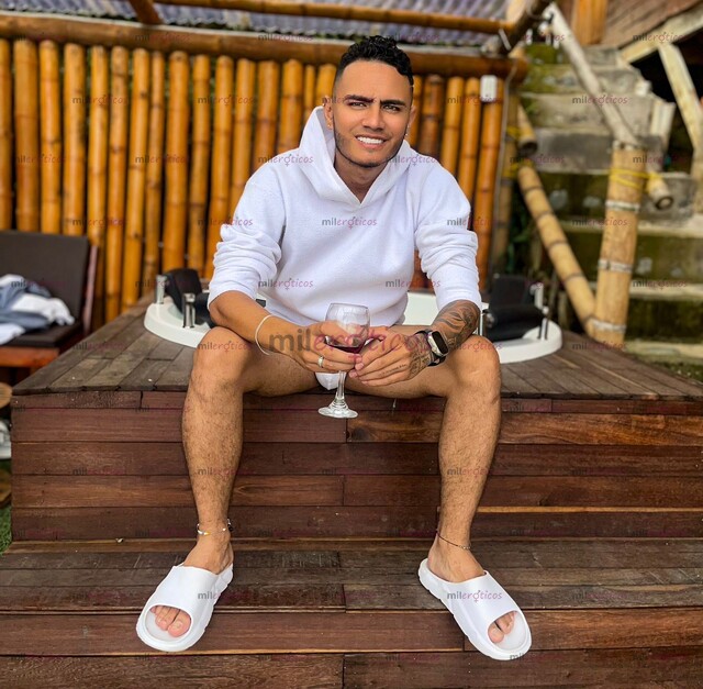 FOTOS DE JOVEN ARRECHO Y DE MENTE ABIERTA A LO QUE SALGA