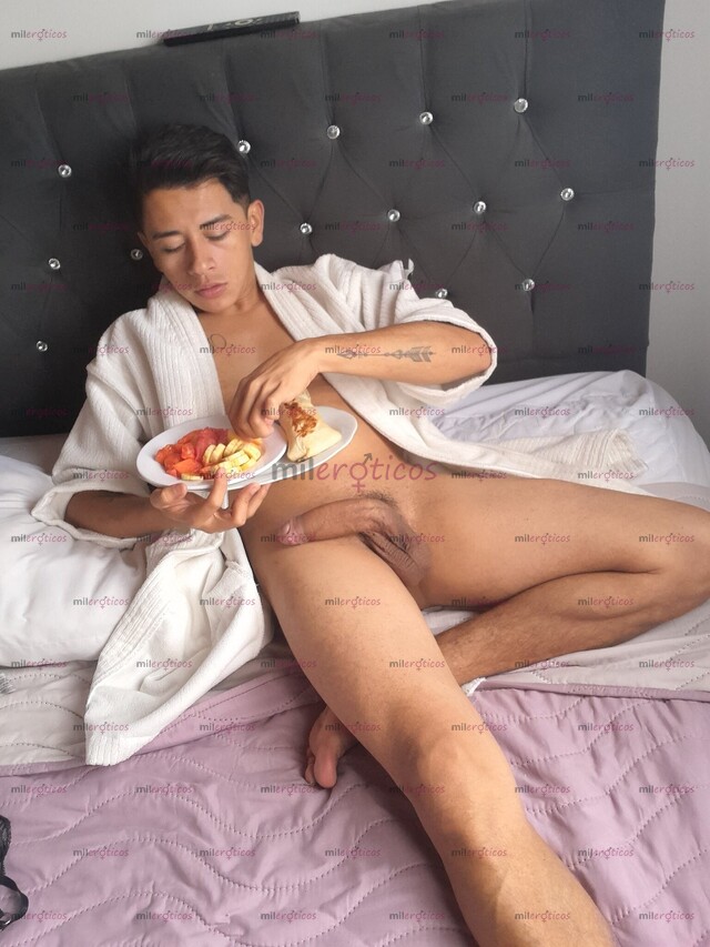 FOTOS DE CHICO TWINK DELICIOSO, VEN Y JUGUEMOS UN POCO.