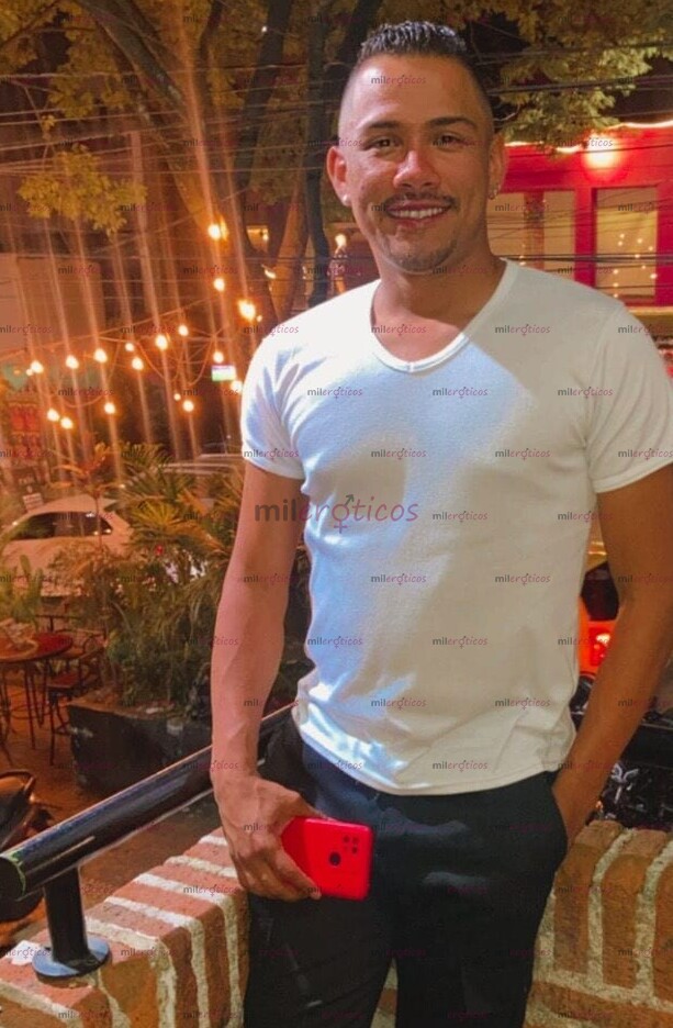 FOTOS DE CHICO ATLÉTICO DELGADO, CON GRAN POLLA PARA TU DISFRUTE.