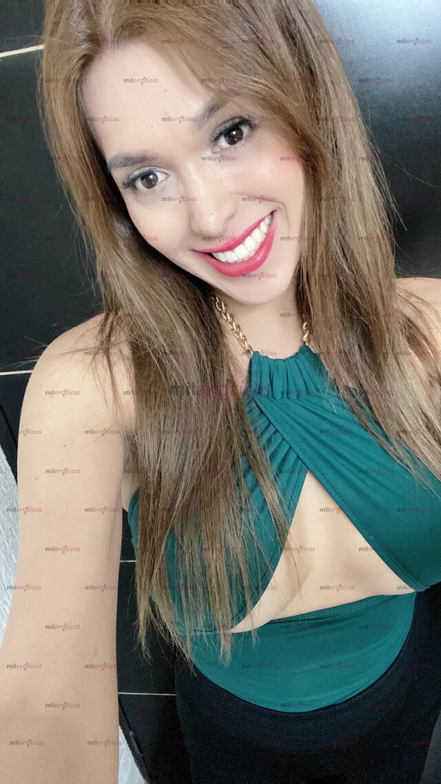 FOTOS DE TRAVIESA , SENSUAL Y COME VERGAS TE CHUPARE DELICIOSO ESA VERGA QUE TENGAS PAPI