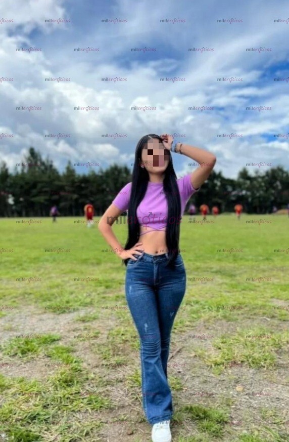 FOTOS DE LAURA SEXY COLOMBIANA DISPUESTA A SACAR TU LECHITA CON GRAN CULO FETICHISTAS