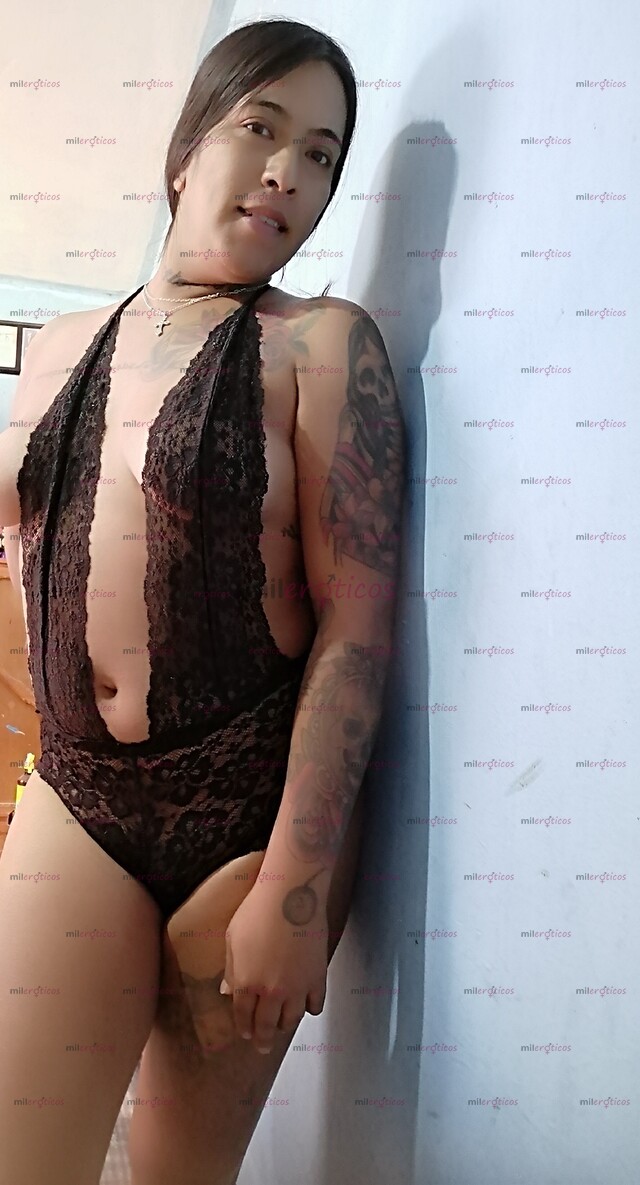 FOTOS DE MORENASA CON AROMAR A FLORES Y SEDUCTORA CAPAS DE COMPLASERTE LASERTE