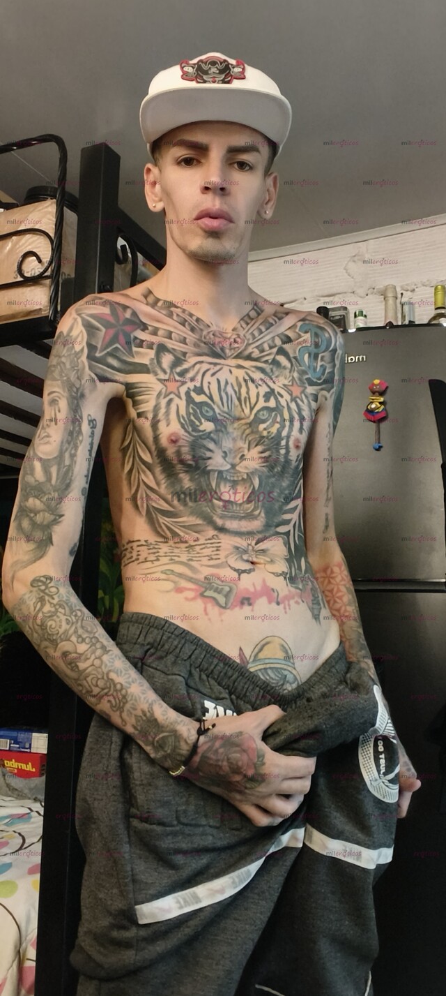 FOTOS DE SERIO ACTIVO FLACO BLANCO MORBOSO TATUADO