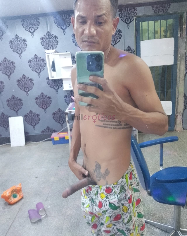 Novato versatil jovem versatil ativo e passivo sem complicacoes ola meu nome e alejandro tenho 34 anos maluca e gula sou um menino muito travesso cari...
