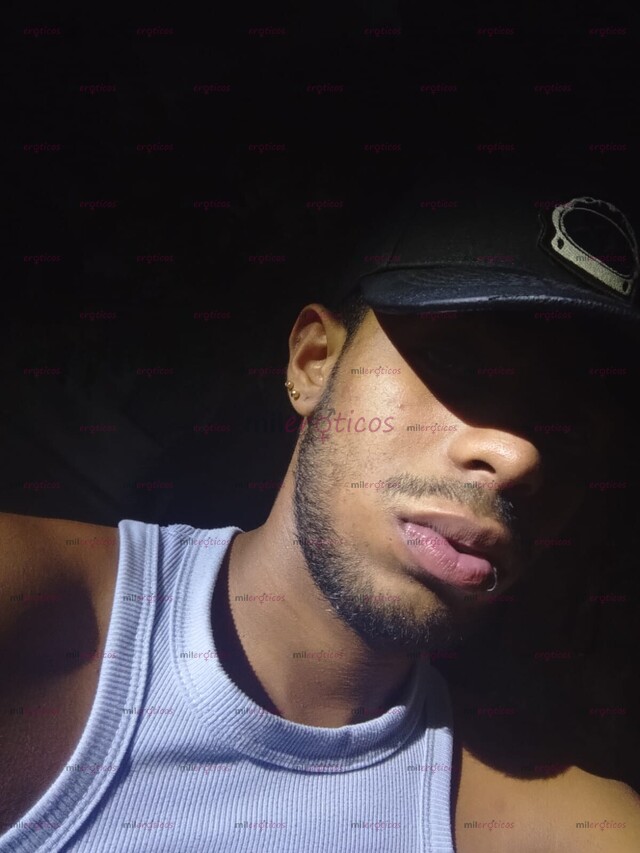FOTOS DE CHICO JOVEN VERSATIL CON GANAS DE DISFRUTAR UN MOMENTO EXCITANTE