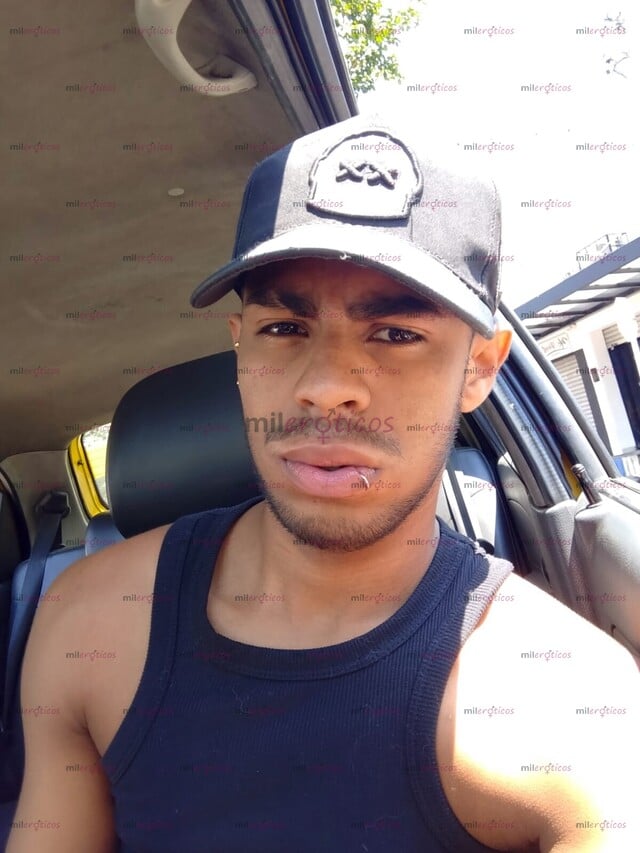 FOTOS DE CHICO JOVEN VERSATIL CON GANAS DE DISFRUTAR UN MOMENTO EXCITANTE