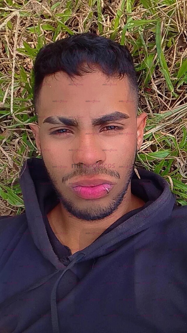 FOTOS DE CHICO JOVEN VERSATIL CON GANAS DE DISFRUTAR UN MOMENTO EXCITANTE