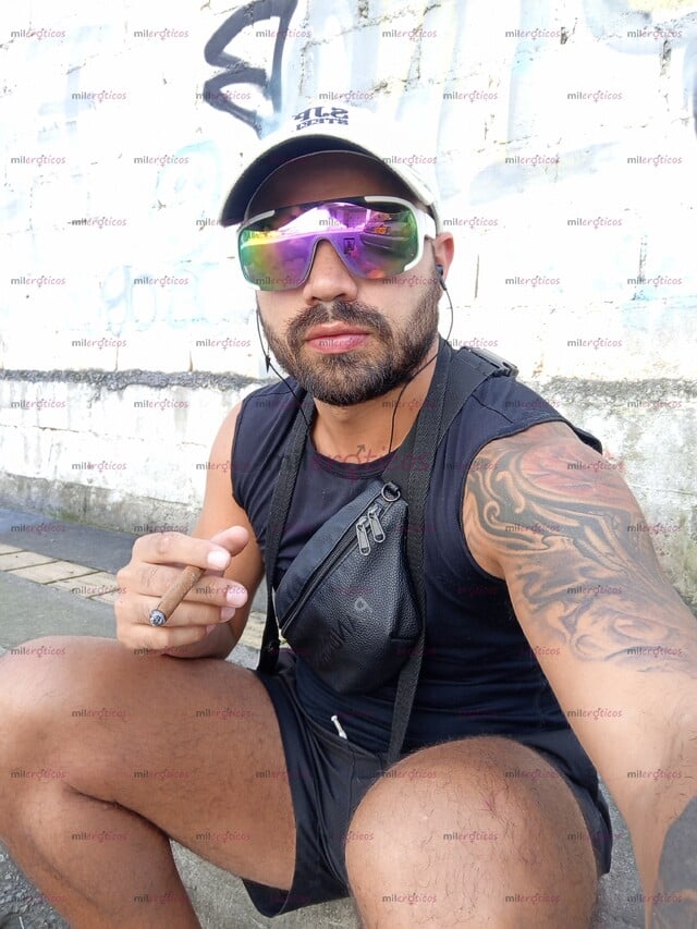 FOTOS DE HOMBRE MASCULINO, TRIGUEÑO, TATUADO, VELLUDO Y MUY COMPLACIENTE