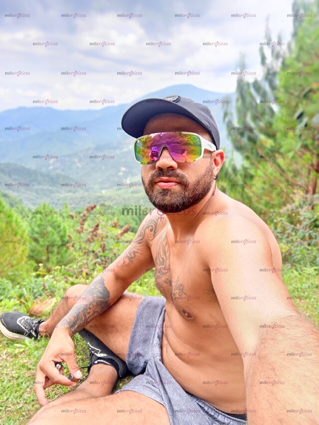 FOTOS DE HOMBRE MASCULINO, TRIGUEÑO, TATUADO, VELLUDO Y MUY COMPLACIENTE