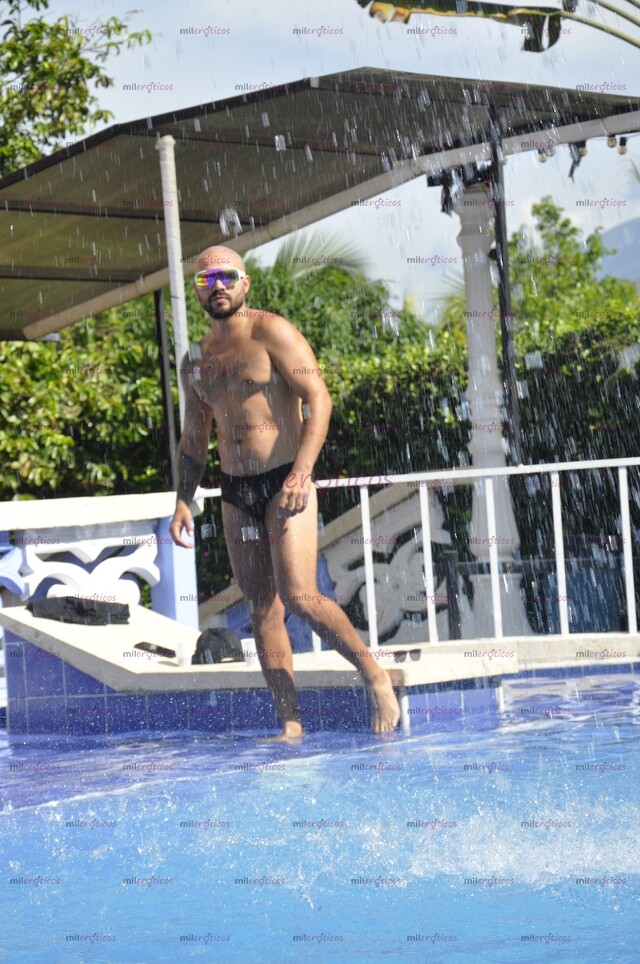 FOTOS DE HOMBRE MASCULINO, TRIGUEÑO, TATUADO, VELLUDO Y MUY COMPLACIENTE