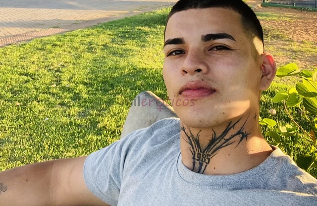 Trigueno latino colombiano joven acuerpado cejon varonil 23 anos de edad garantizo mucha leche en todas mis videollamadas y placer al maximo amp ofrez...