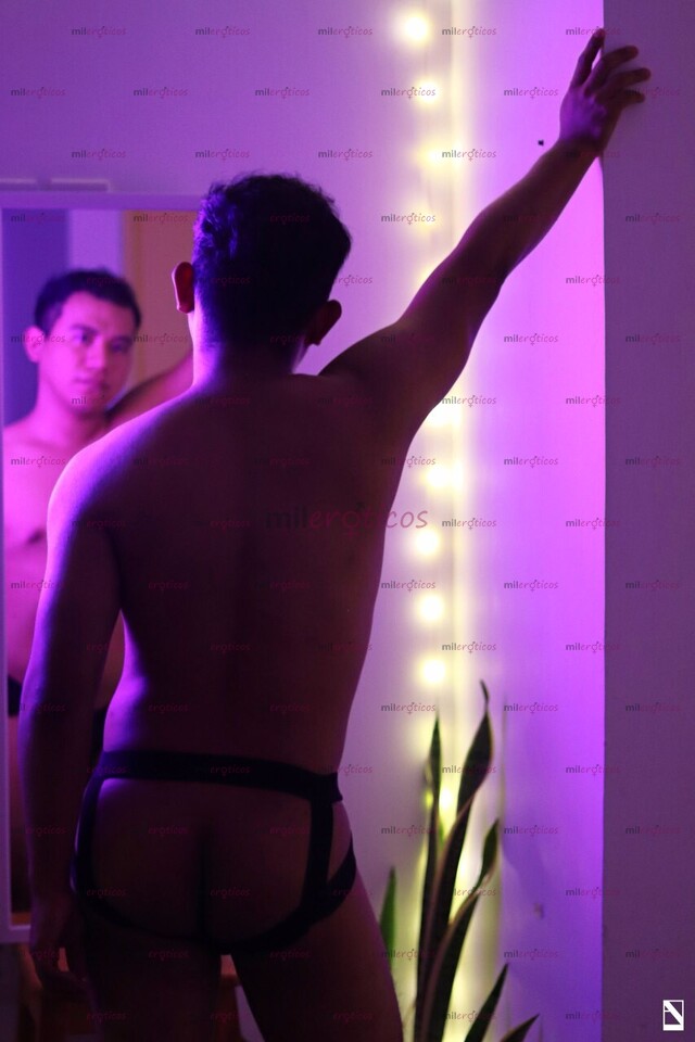 FOTOS DE JOVEN GUAPO, SEXY Y VARONIL QUE TE DARA MUCHO PLACER