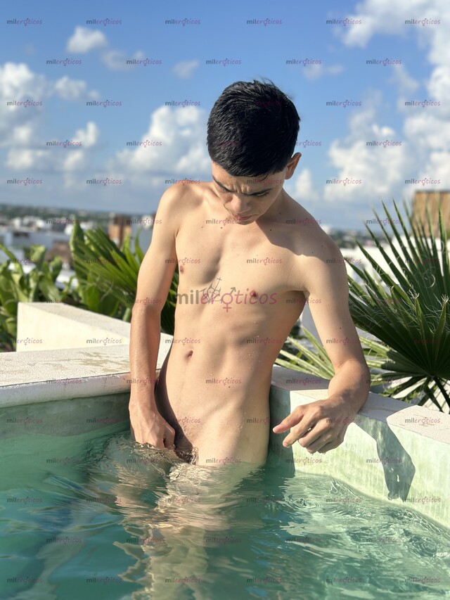 FOTOS DE CHICO JOVEN FLACO BUENA DOTACIÓN DE PASO POR LA CIUDAD POCOS DÍAS