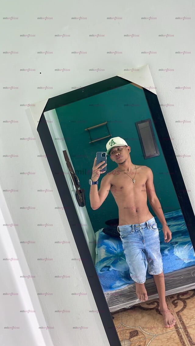 FOTOS DE JOVEN VENEZOLANO VERSÁTIL CON GANAS DE CUMPLIR Y SATISFACER TODOS TUS DESEOS