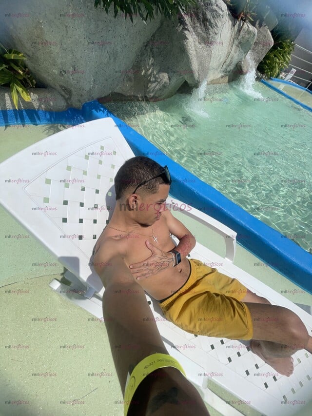 FOTOS DE JOVEN VENEZOLANO VERSÁTIL CON GANAS DE CUMPLIR Y SATISFACER TODOS TUS DESEOS