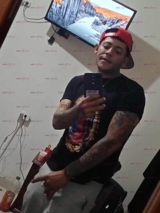 FOTOS DE NUEVO COSTEÑO VERGON HETERO 23CM DISPONIBLE PARA CHICAS Y CHICOS Y TRÍOS.