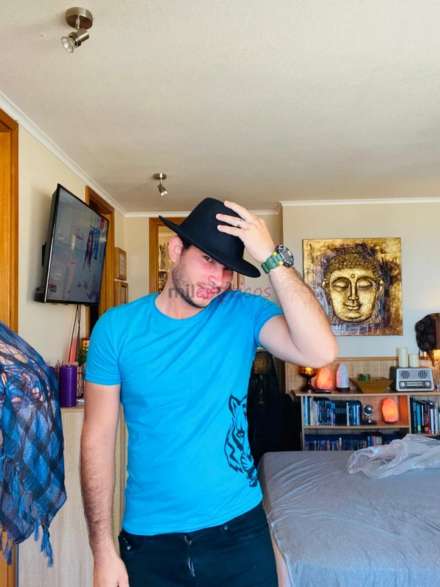 Hola soy jose venezolano fotos reales soy hetero activo 100 no me va que me penetren doy besos caricias y morbo para q la pases rico soy muy lechero y...