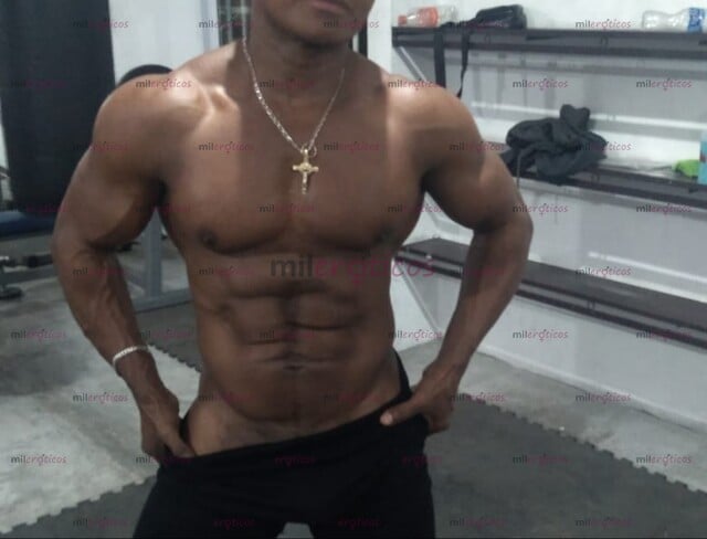 FOTOS DE NEGRO MULATO JAMAIQUINO CULIADOR DE VERGA 22 CM CON CUERPO DE GIM.