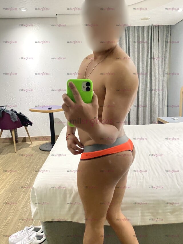 FOTOS DE NALGON CALIENTE DISPONIBLE PARA ORDEÑARTE TODA LA LECHE PAPI