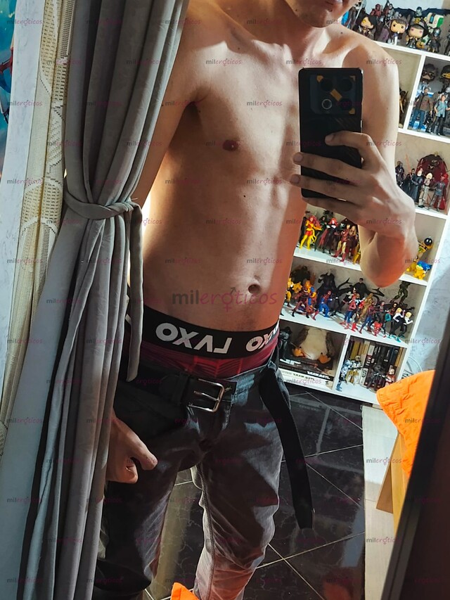 FOTOS DE JOVEN ALTO Y DELGADO DISPUESTO A COMPLACER FANTASIA DE CHICAS