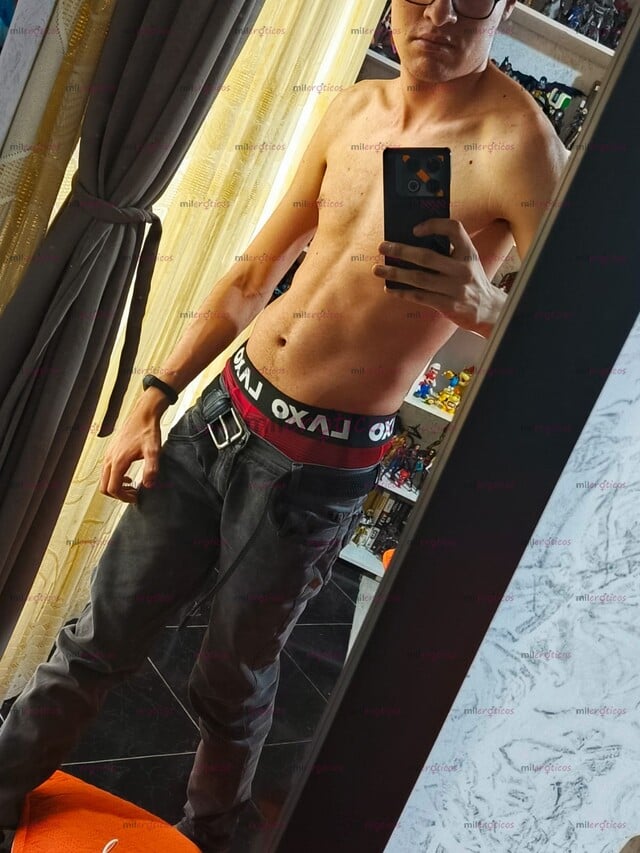 FOTOS DE JOVEN ALTO Y DELGADO DISPUESTO A COMPLACER FANTASIA DE CHICAS