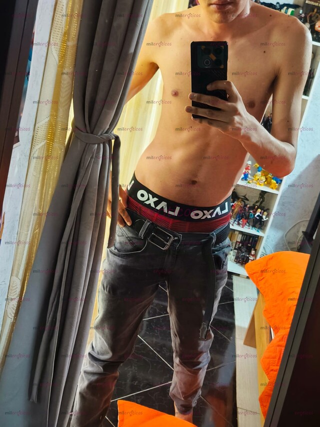 FOTOS DE JOVEN ALTO Y DELGADO DISPUESTO A COMPLACER FANTASIA DE CHICAS