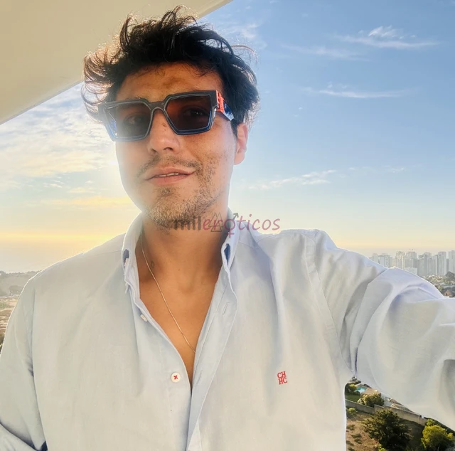Comenzando a vivir una nueva experiencia profesional dos carreras con mucho tema cultural arte viajes despues una rica cenar con una copa de vino lo n...