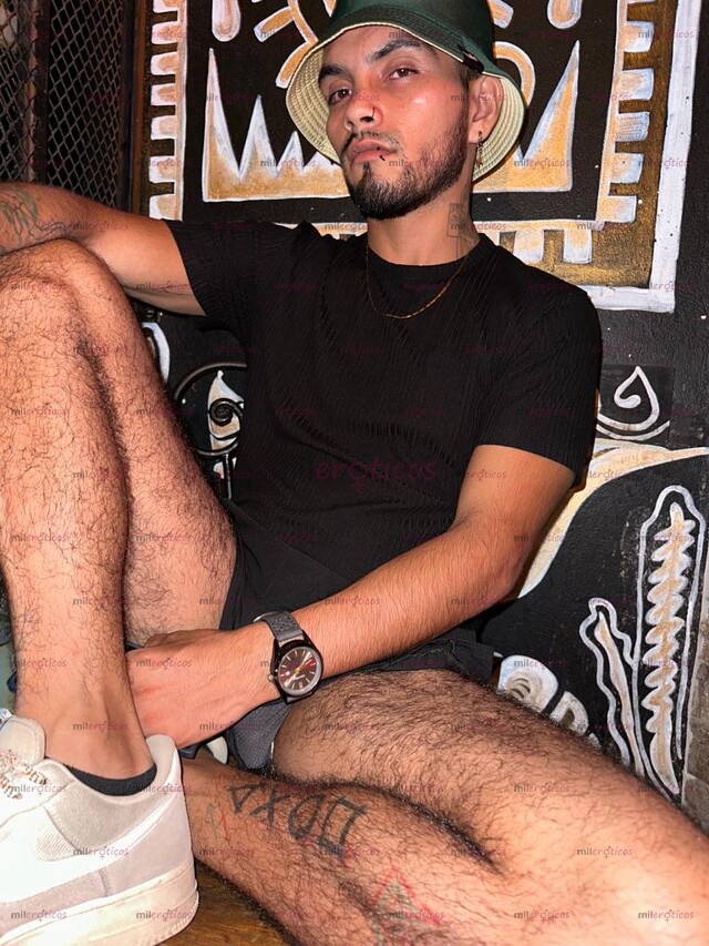 FOTOS DE MIRA MIENTRAS ME FOLLO A TU MUJER, JOVEN ATRACTIVO LLENO DE ENERGÍAS