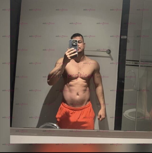 FOTOS DE MAX JOVEN DEPORTISTA ATLÉTICO VERSÁTIL COMPLACIENTE