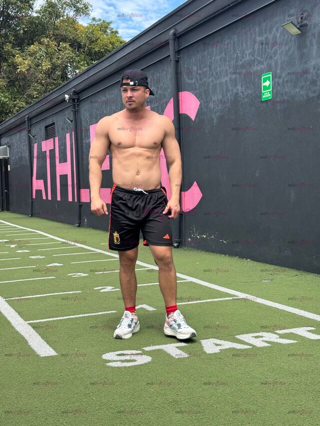 FOTOS DE MAX JOVEN DEPORTISTA ATLÉTICO VERSÁTIL COMPLACIENTE